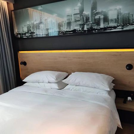 Park Inn By Radisson Shanghai Huanqiugang Екстериор снимка